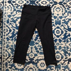 🍋 black lululemon wonder under crops